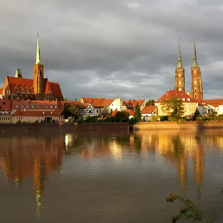 Oomph Old Town Apartament